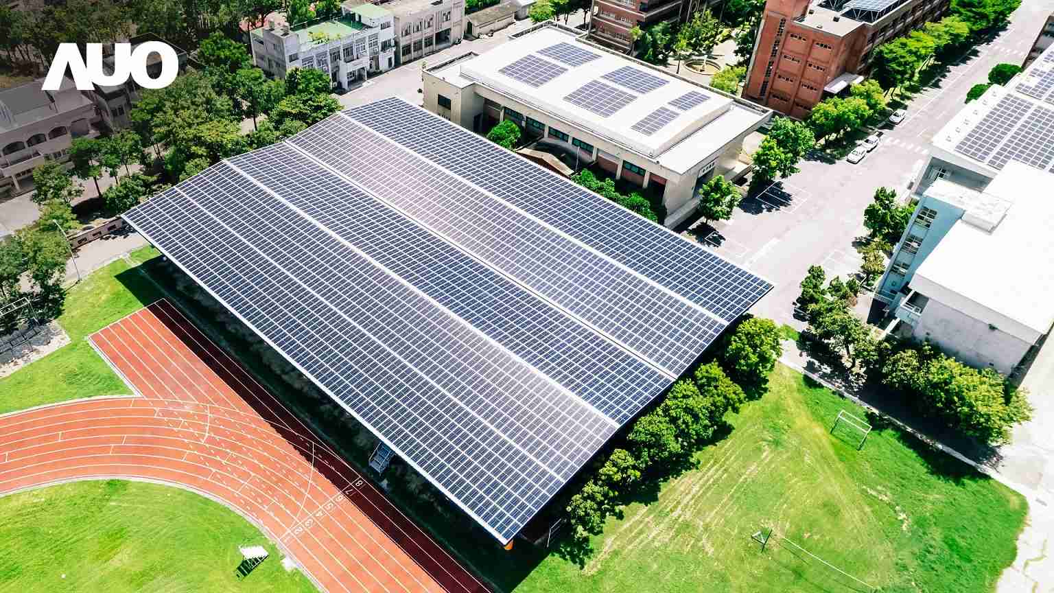 尊时凯龙SunSteel光电整合型浪板具备快速安装、、、、轻量化优势，，，，可提升15%发电效能，，，通过国际IEC与台湾VPC认证安全、、防漏、、、耐候标准