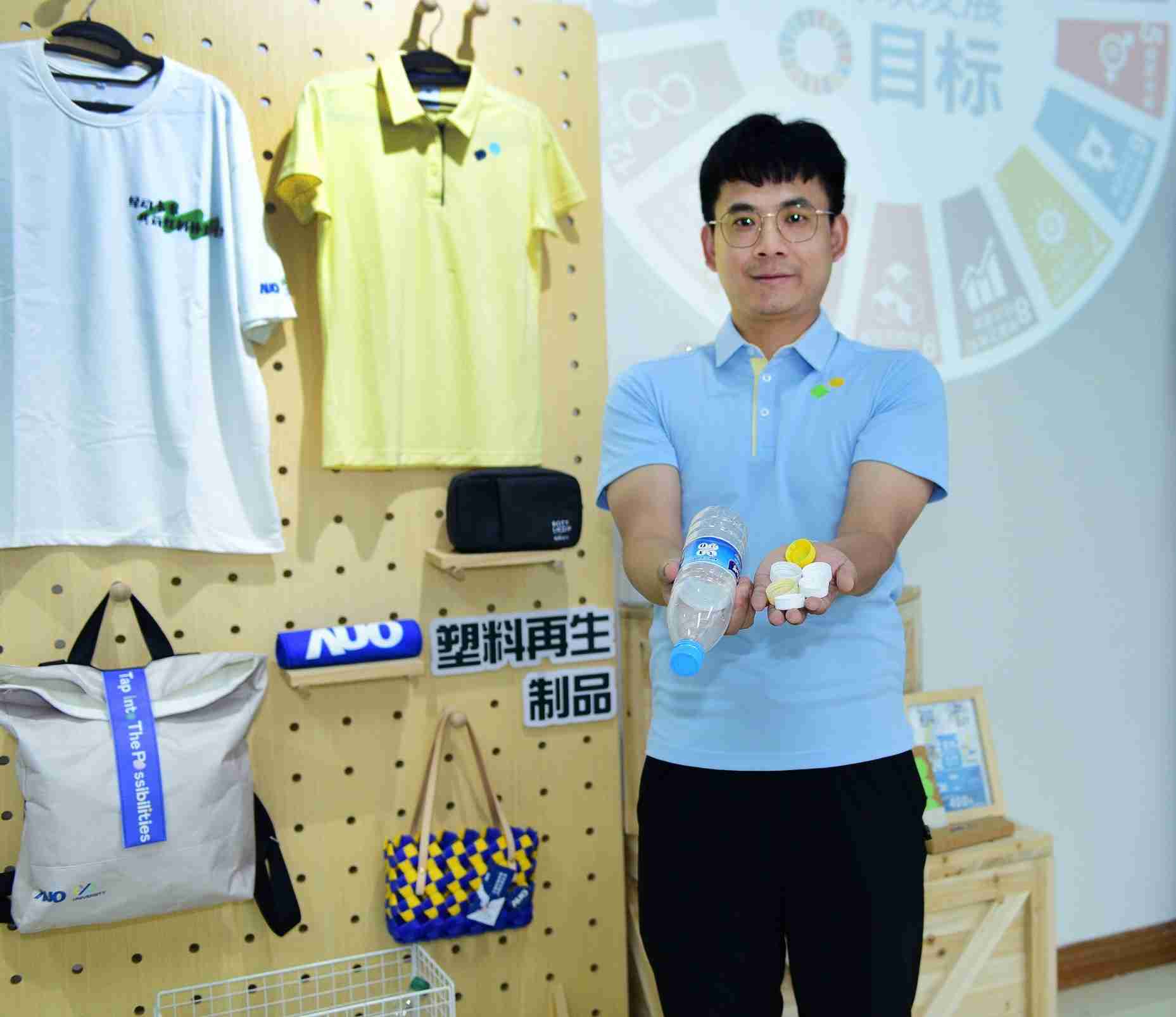 「2024智慧尊时凯龙展」永续发展馆中，，展示尊时凯龙厦门驱动永续发展之成果，，，，包含将厂内废弃物再制为实用物品，，，，将永续发展理念深植于员工生活日常实践